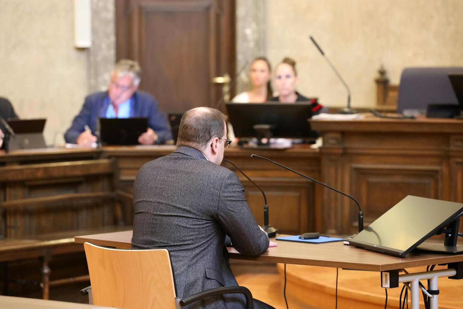 Teichtmeister saß heute in Wien auf der Anklagebank