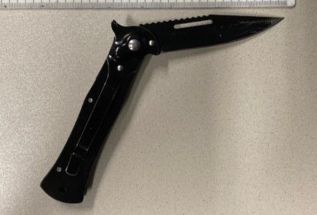 Das Messer wurde sichergestellt.