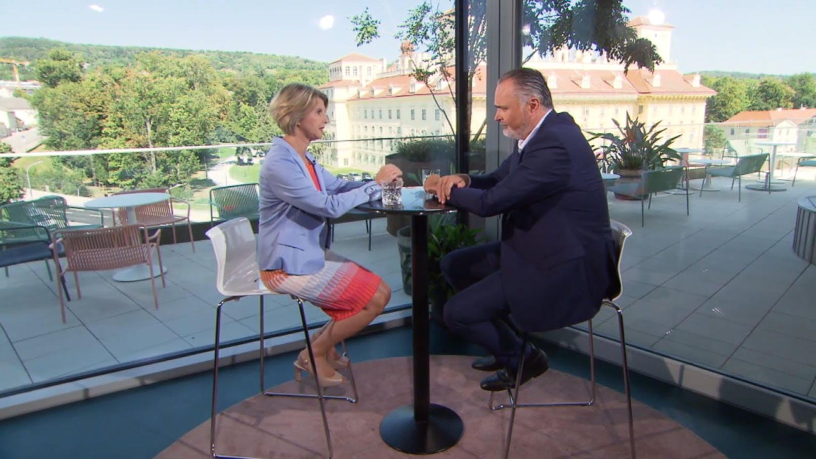 Hans Peter Doskozil im ORF-Sommergespräch mit Politikredakteurin Patricia Spieß am 6. September 2023.