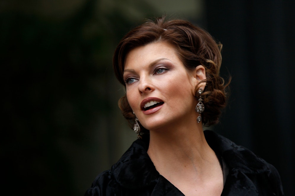 Linda Evangelista bei einer Fashion Show im Jahr 2009 in Paris, bevor sie die vielen Schicksalsschläge hinnehmen musste.