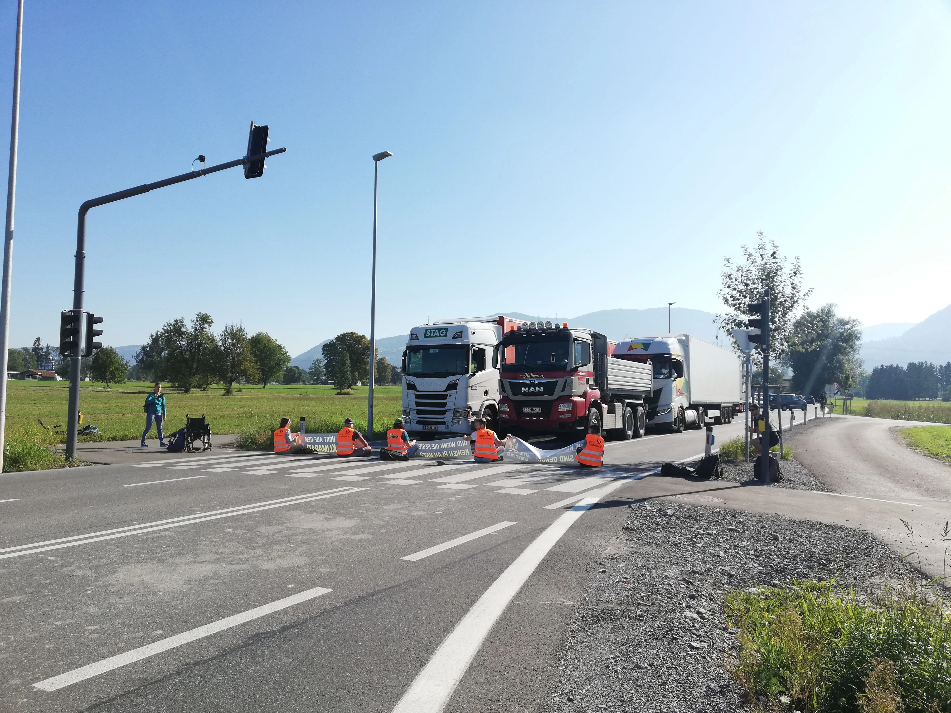Klima-Kleber legten am Mittwoch die A14 lahm.