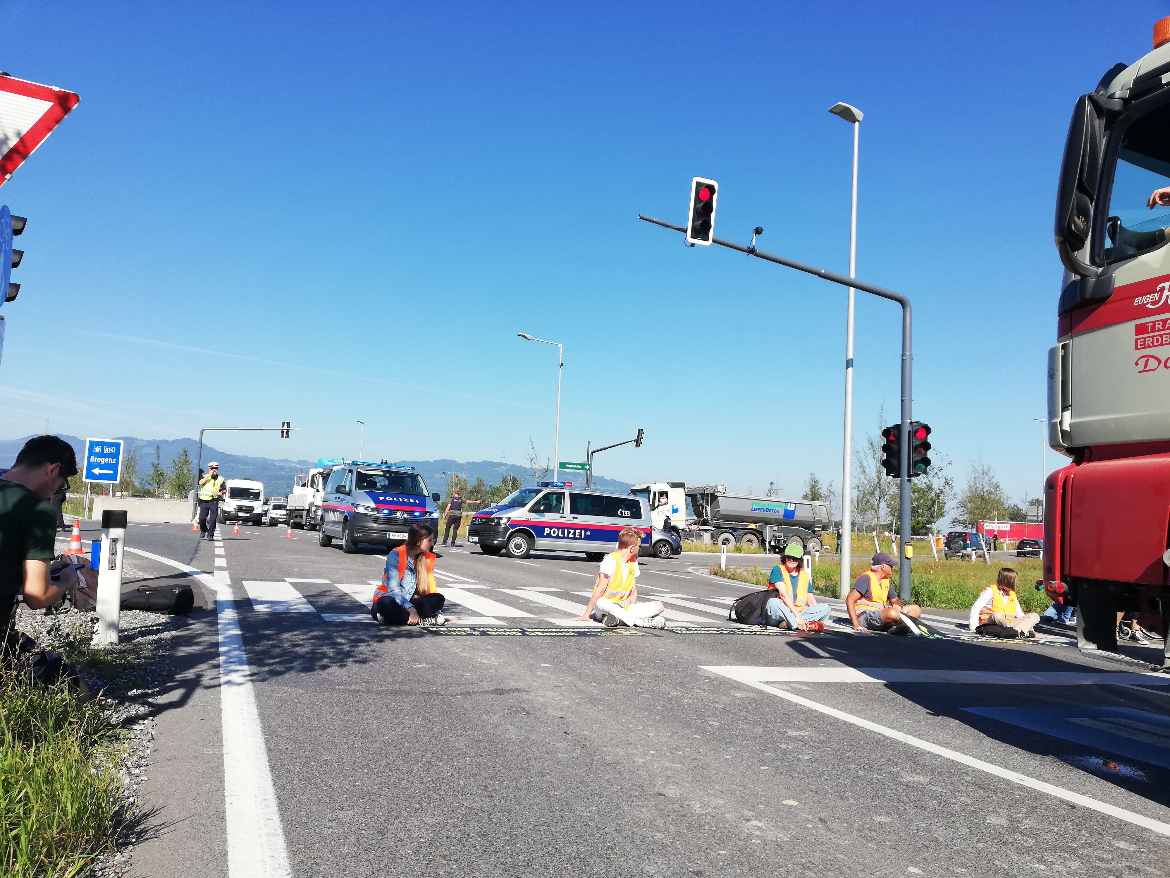 Klima-Kleber legten am Mittwoch die A14 lahm.