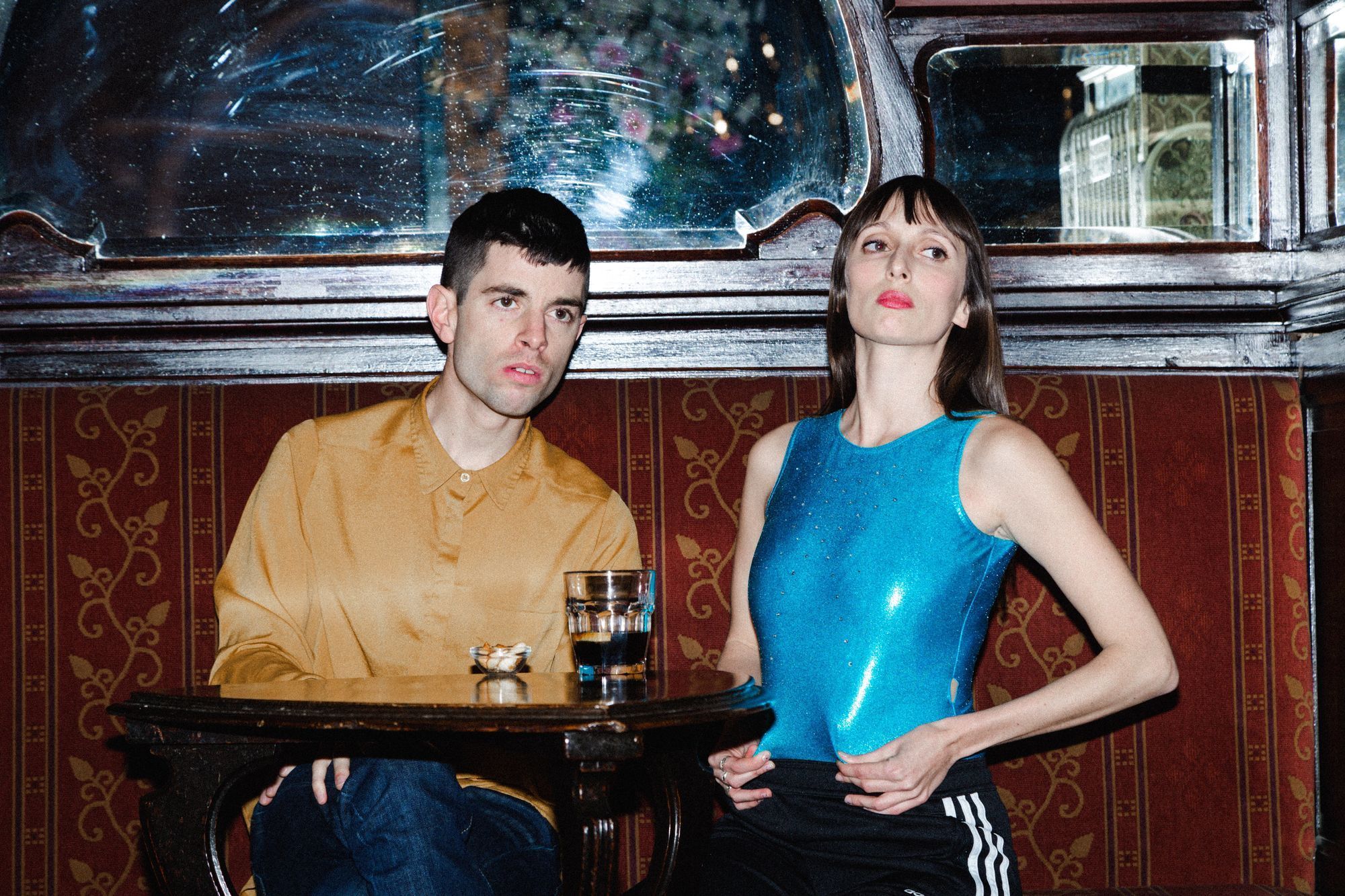 Haben die Ehre! Ada Oda aus Belgien stehen im Line Up des diesjährigen Waves Festival. Der abgesoftete italienische Postpunk aus Brüssel ist poppig fluffig.