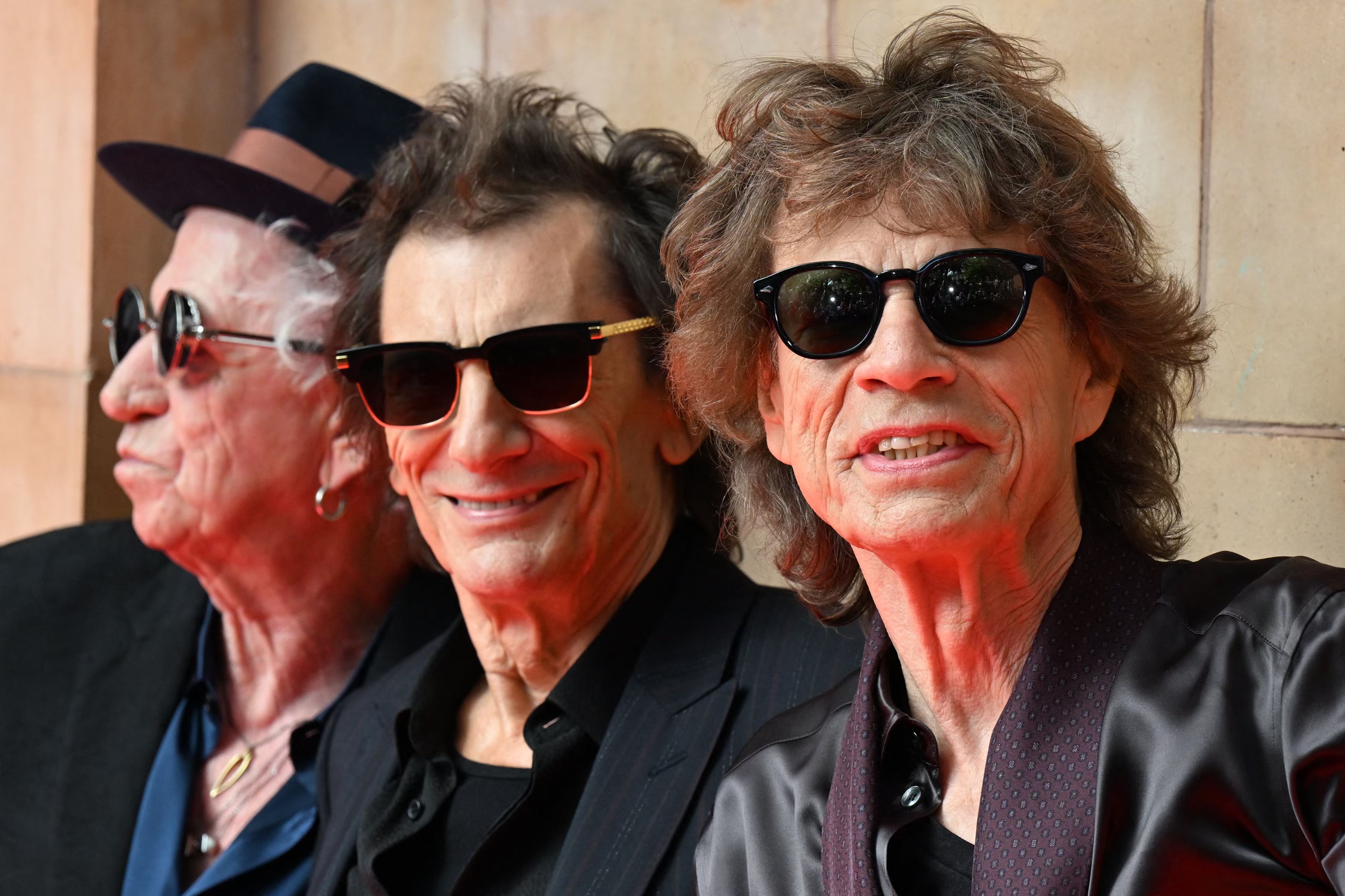<strong>The Rolling Stones</strong> anno 2023: Keith Richards, Ron Wood and Mick Jagger im Hackney Empire in London.