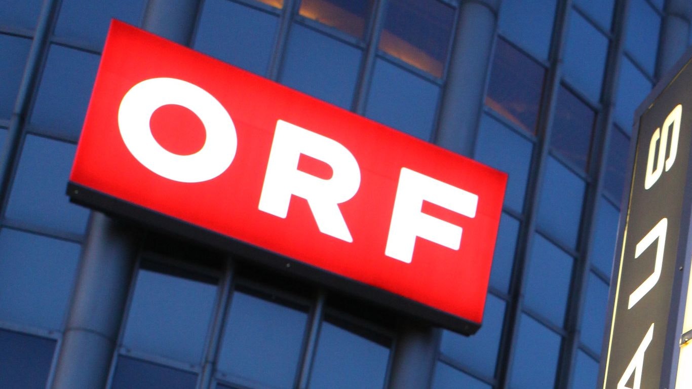 ORF Logo auf dem Medienhaus in Wien-Döbling.
