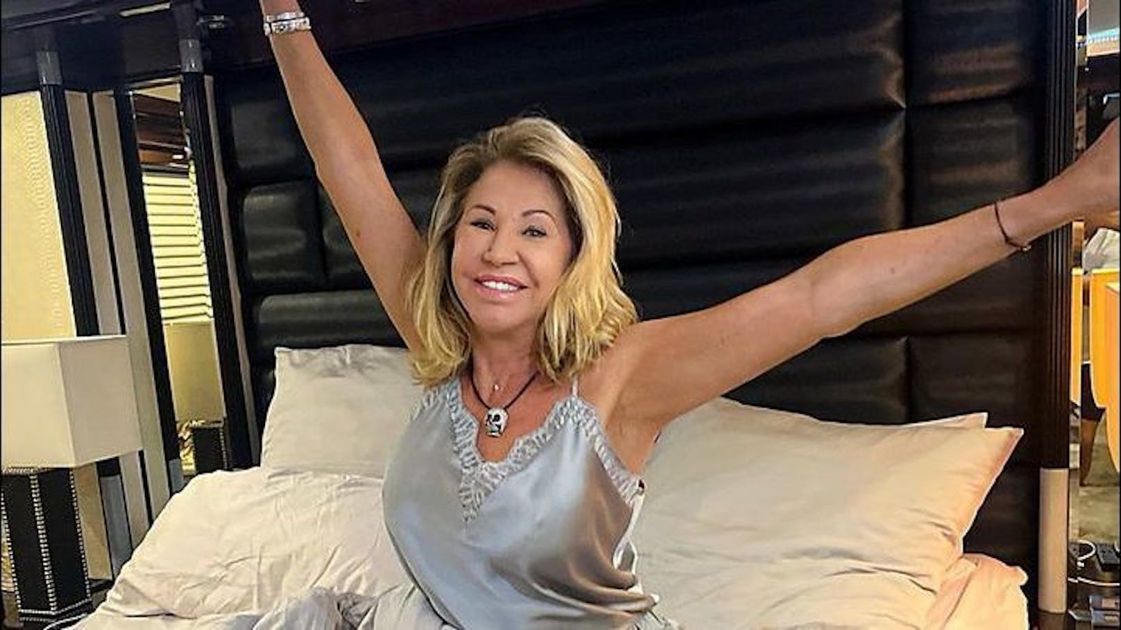 Carmen Geiss (58) im Bett – kassiert nur Spott und Häme