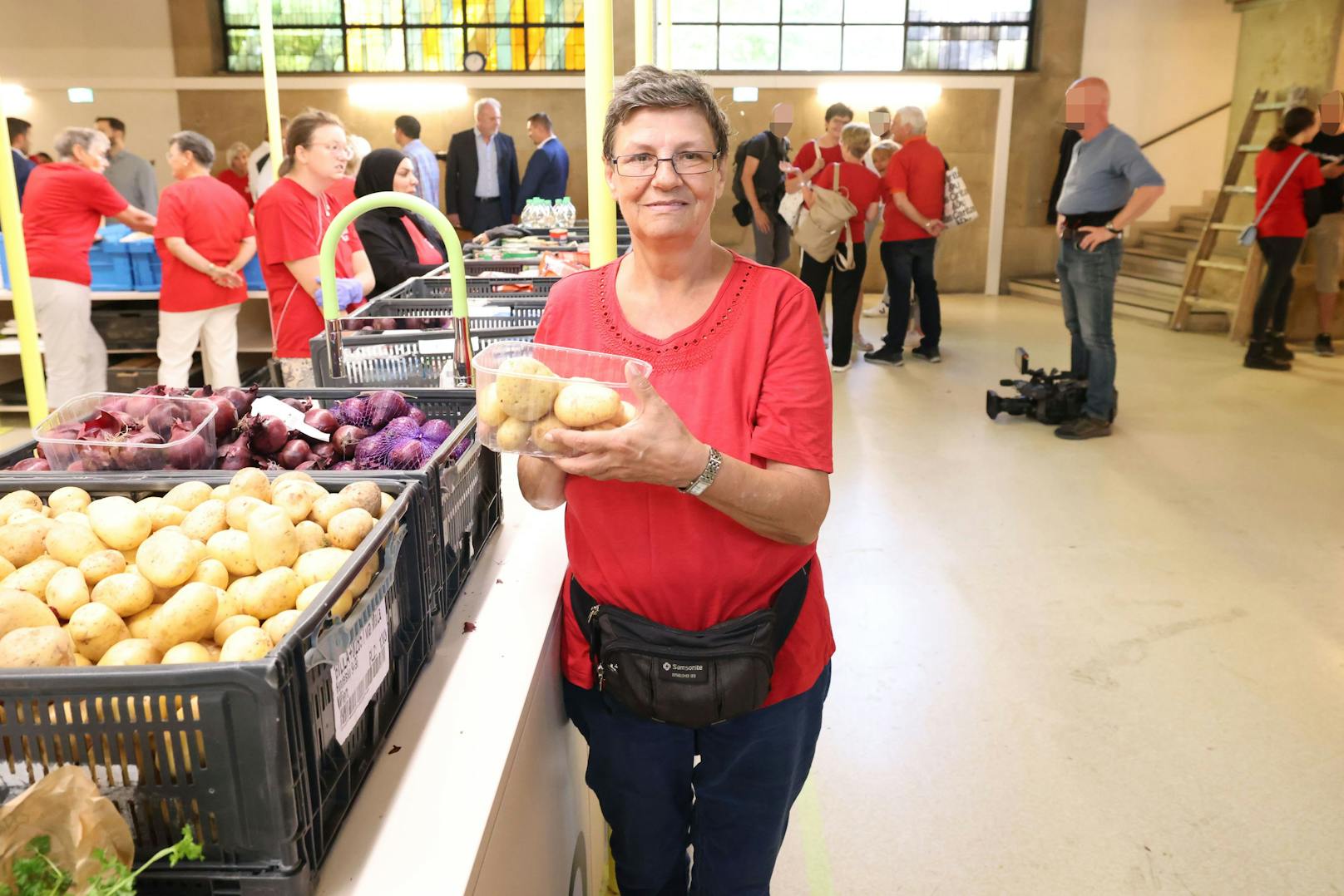 Bettina S. ist regelmäßige Kundin der Caritas.