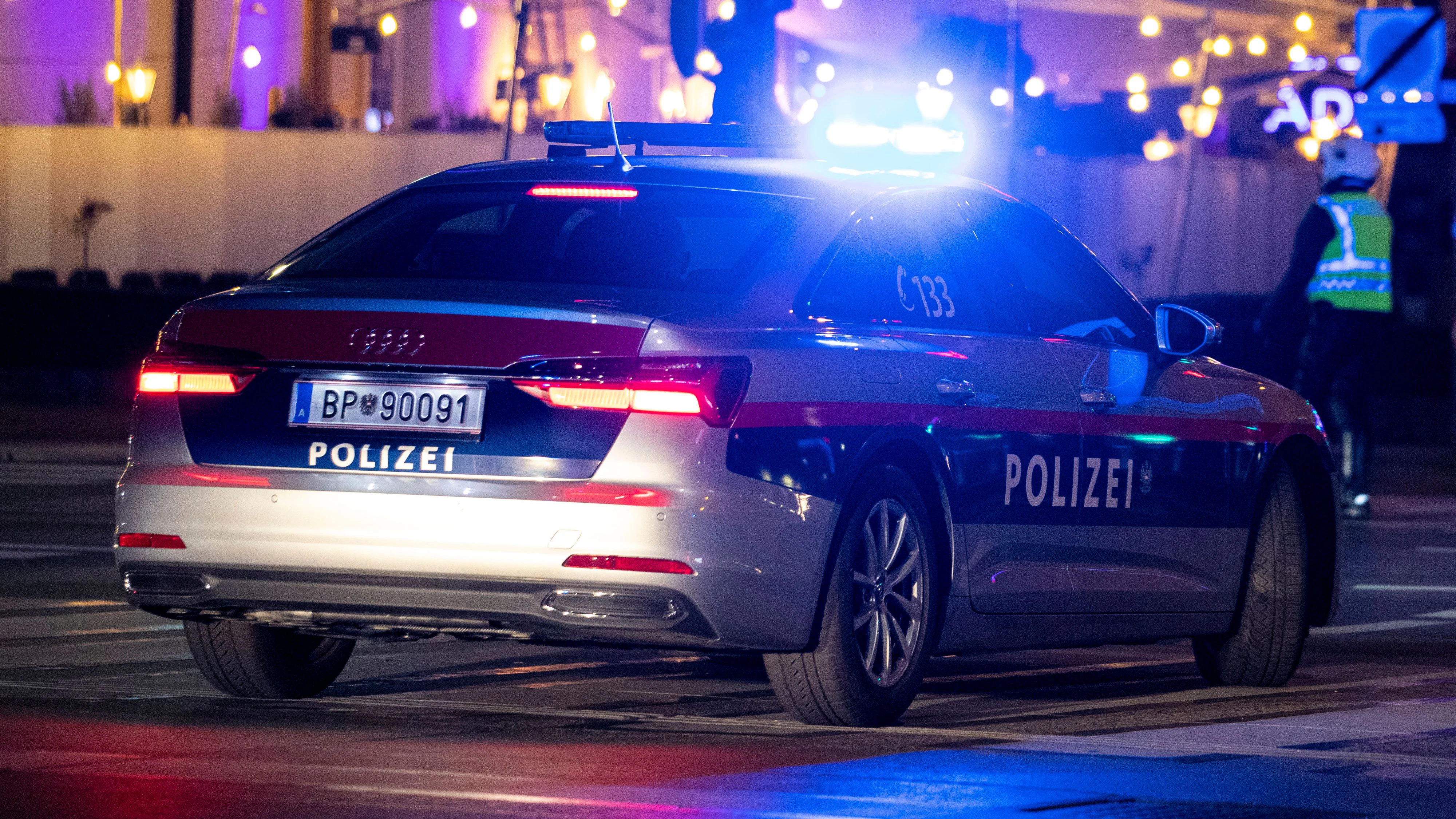 Die Polizei konnte den mutmaßlichen Schlepper festnehmen. (Symbolbild)