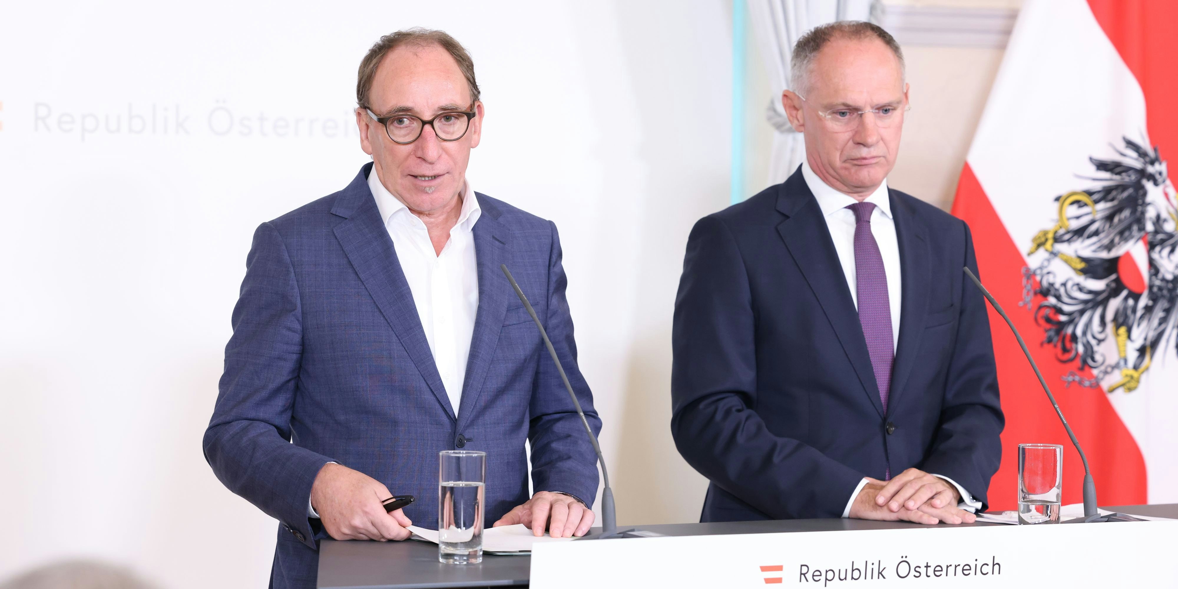 Sozialminister Johannes Rauch und Innenminister Gerhard Karner durften das neue Paket vorstellen.