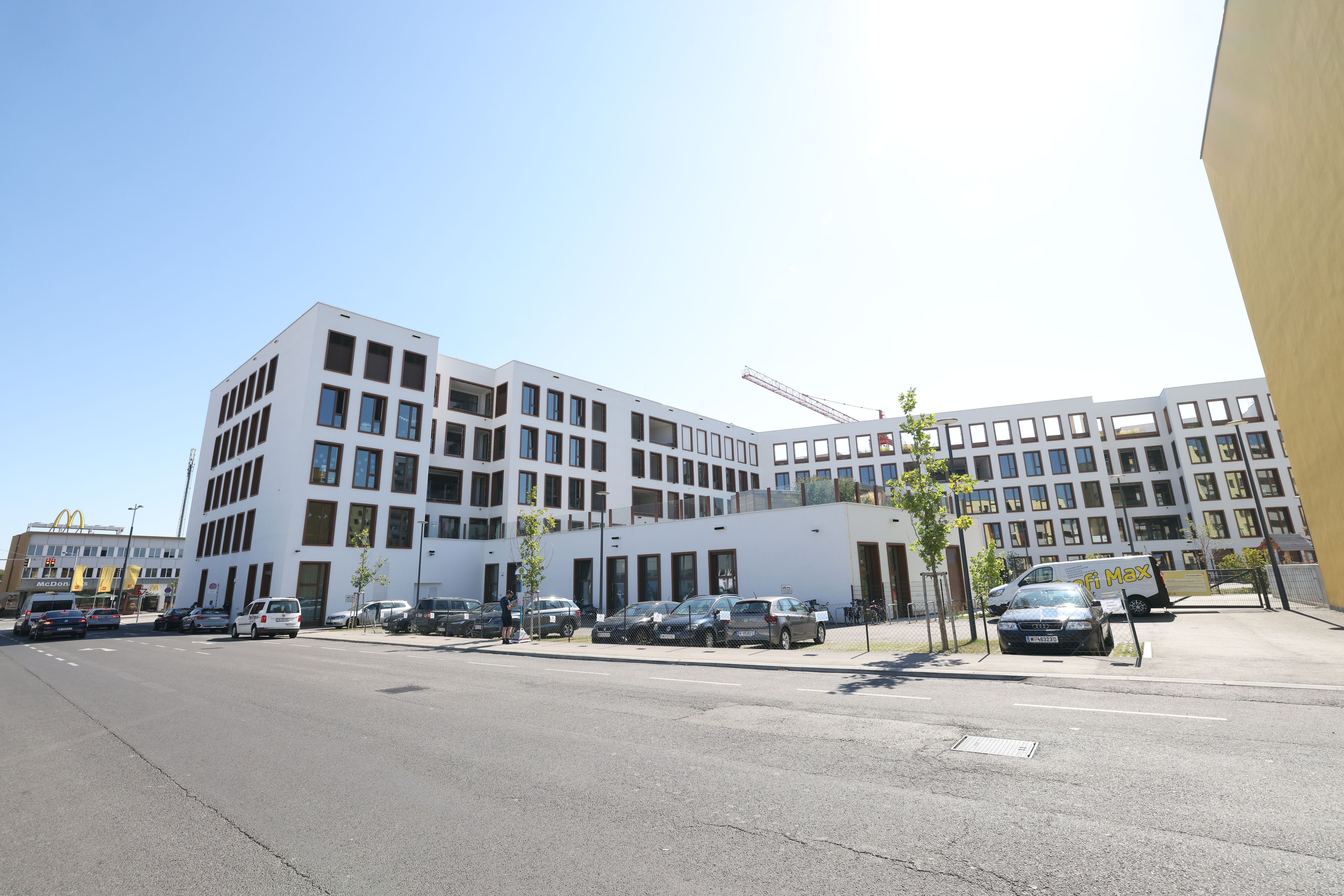 Die beiden Turnsäle, Gymnastikraum sowie die angeschlossenen Garderoben und Sanitäranlagen des vor einem Jahr eröffneten Bildungscampus Atzgersdorf sind bis auf weiteres geschlossen.