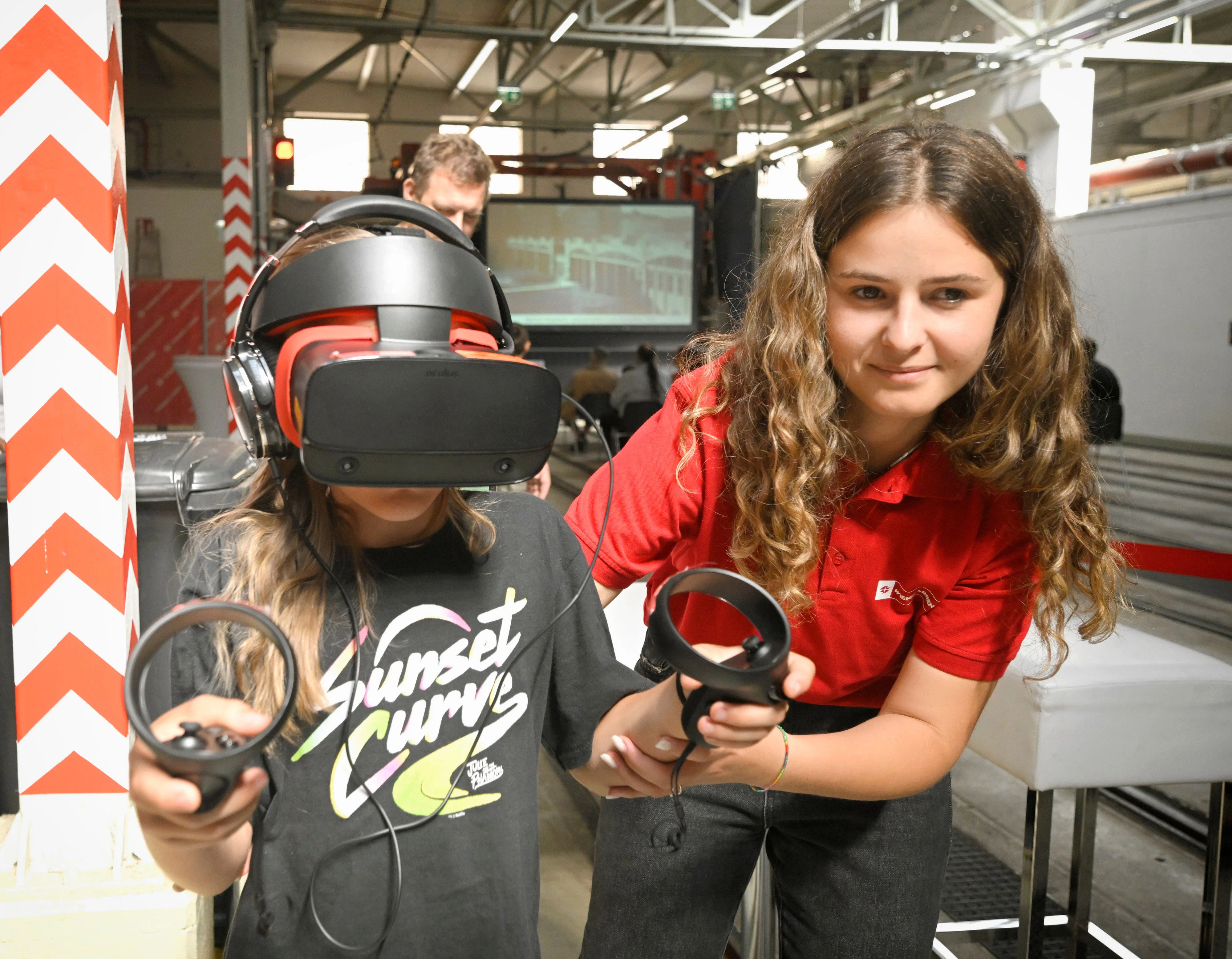Für Reparaturen und in der Ausbildung setzen die Wiener Linien auch Virtual Reality (VR) ein. In der Virtual-Reality-Welt am Öffi-Tag können die VR-Brillen getestet werden.