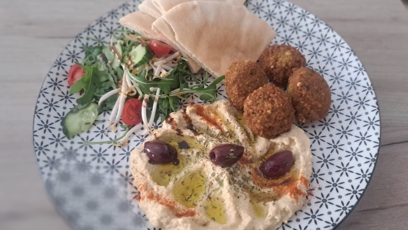 Humus-Falafel.