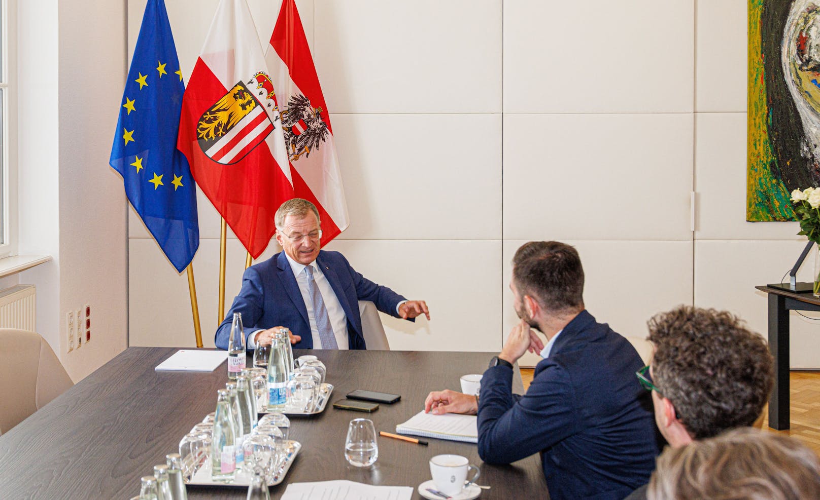 Landeshauptmann Thomas Stelzer im "Heute"-Interview in seinem Büro im Linzer Landhaus.