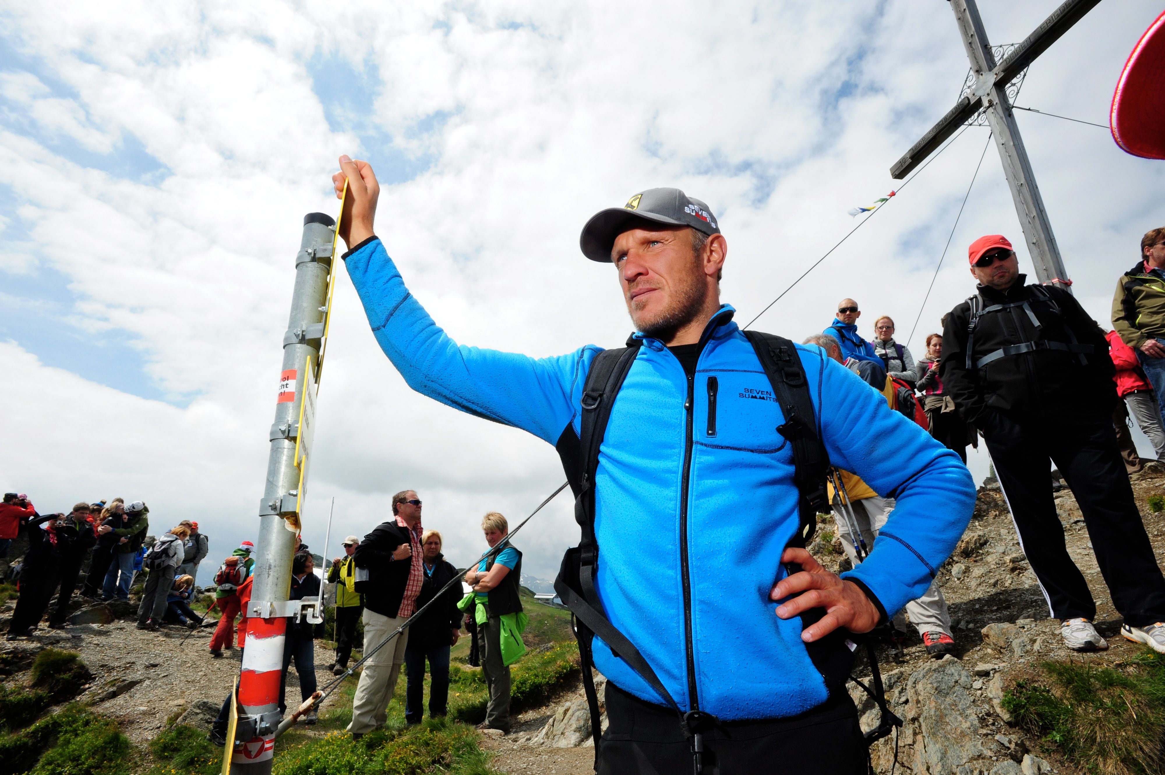 Hermann Maier stellte am Berg seine Hilfsbereitschaft unter Beweis.