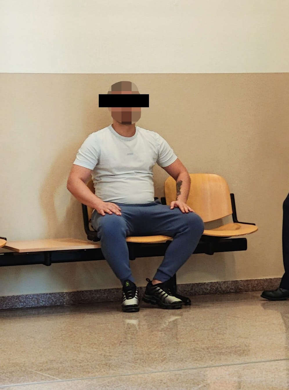 Der Angeklagte in Wr. Neustadt vor Gericht: Er bestritt jeden Tatzusammenhang