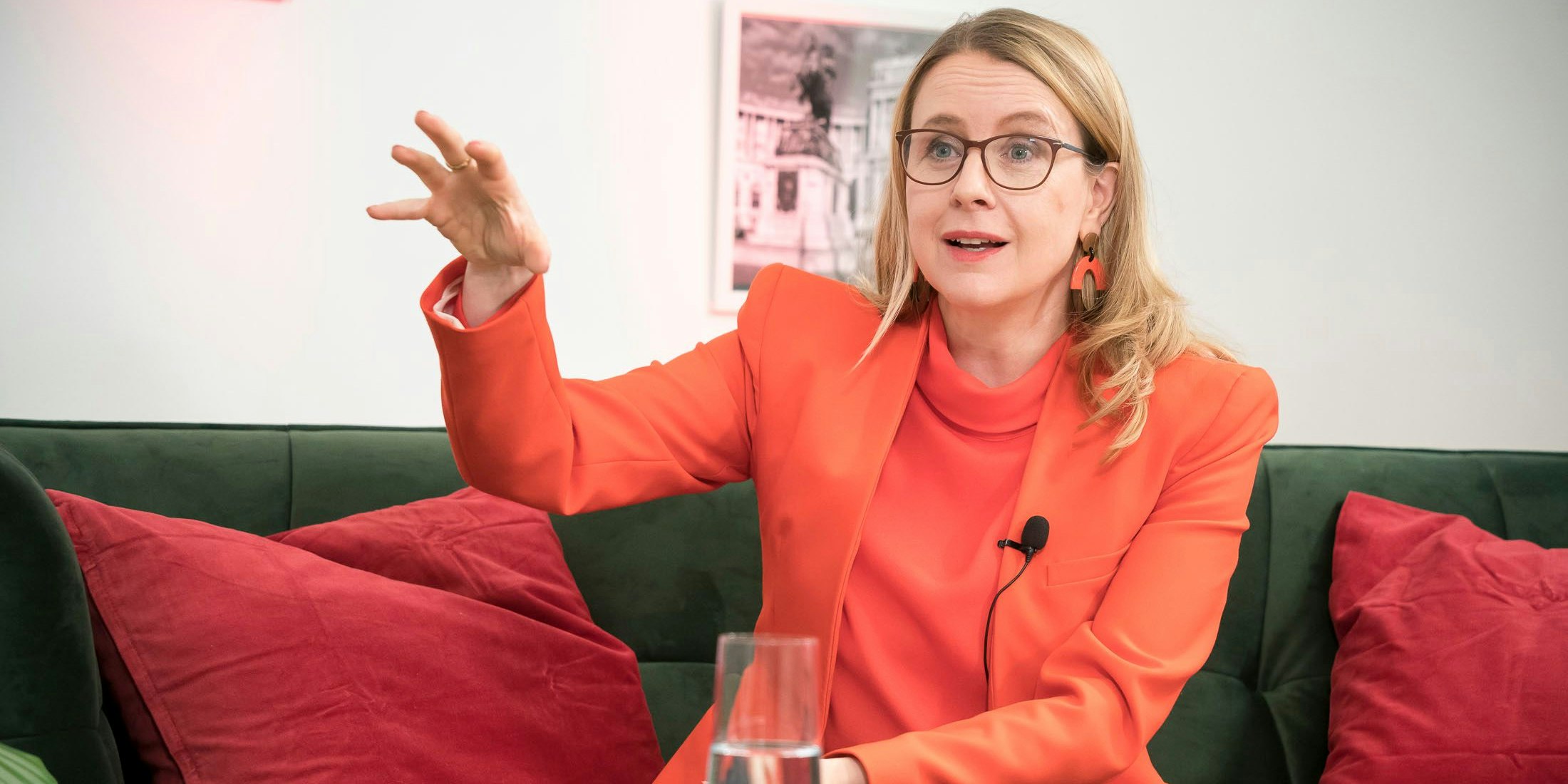 Margarete Schramböck verbringt nur mehr den geringeren Teil ihrer Zeit in Österreich.