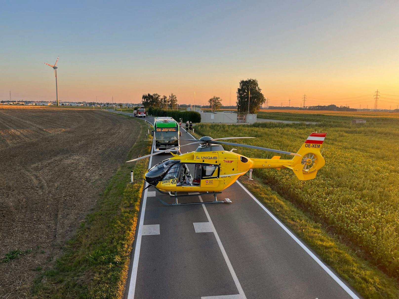 Der junge Mann wurde im Anschluss an die Erstversorgung mit dem Rettungshubschrauber "Christophorus 9" ins Spital nach Mistelbach geflogen.