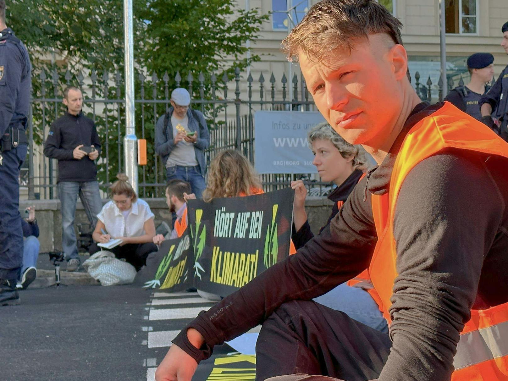 Klimaprotest in St. Pölten - direkt vor dem BORG