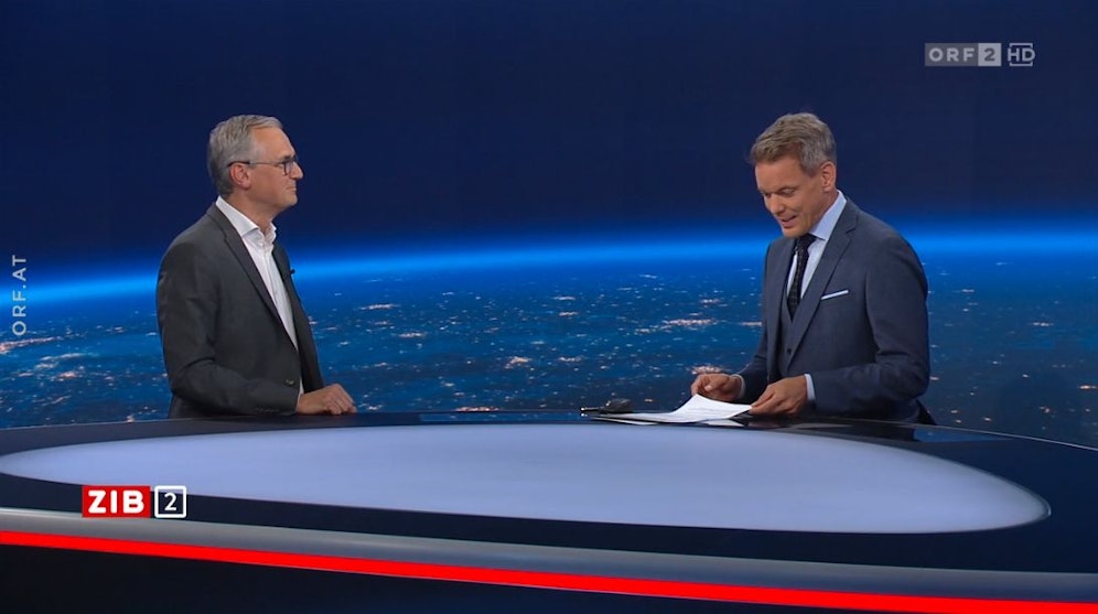 E-Control-Vorstand Wolfgang Urbantschitsch (l.) in der ZIB2 mit Martin Thür am 7. September 2023.