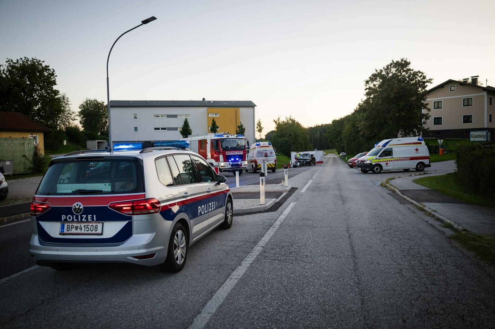 Ein Zeuge leitete sofort Erste Hilfe Maßnahmen ein und setzte die Rettungskette in Gang.