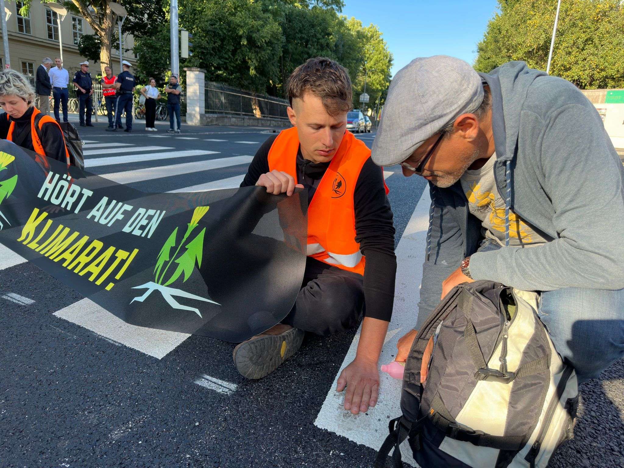 Klimakleber müssen sich selbst lösen