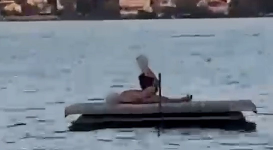 Das Paar ließ sich nicht stören.