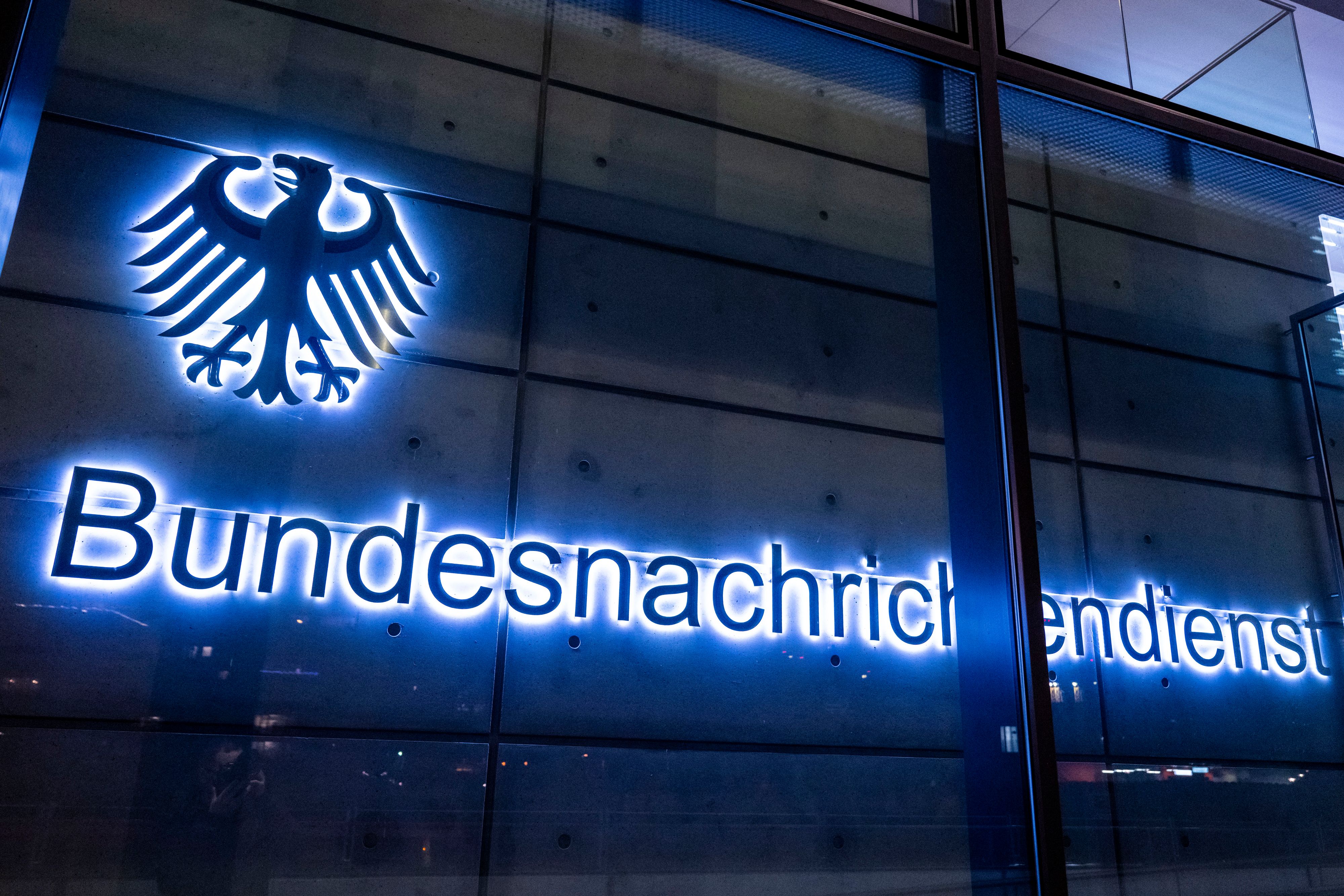 Schwere Vorwürfe gegen zwei Angestellte des deutschen Bundesnachrichtendienstes BND.