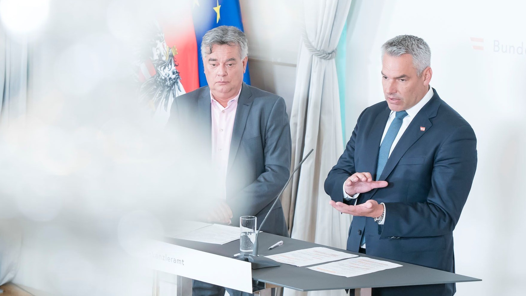 Kanzler Karl Nehammer (VP) und Vize Werner Kogler (Grüne) wollen durchdienen.