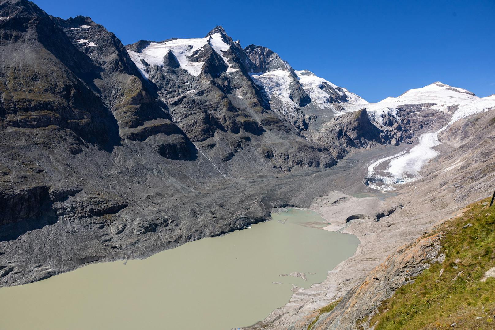 Durch die Rekordschmelze wird Österreichs bekannteste Gletscherzunge in den nächsten Jahren von ihrem Nährgebiet abbrechen.