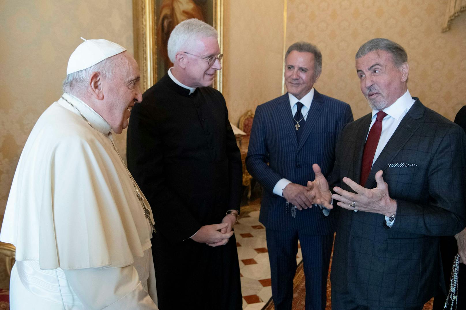 Beim Treffen zwischen dem Papst und Stallone brachte der Schauspieler auch seine Familie mit. Hier im Bild, sein Bruder Frank neben dem "Rocky"-Star.