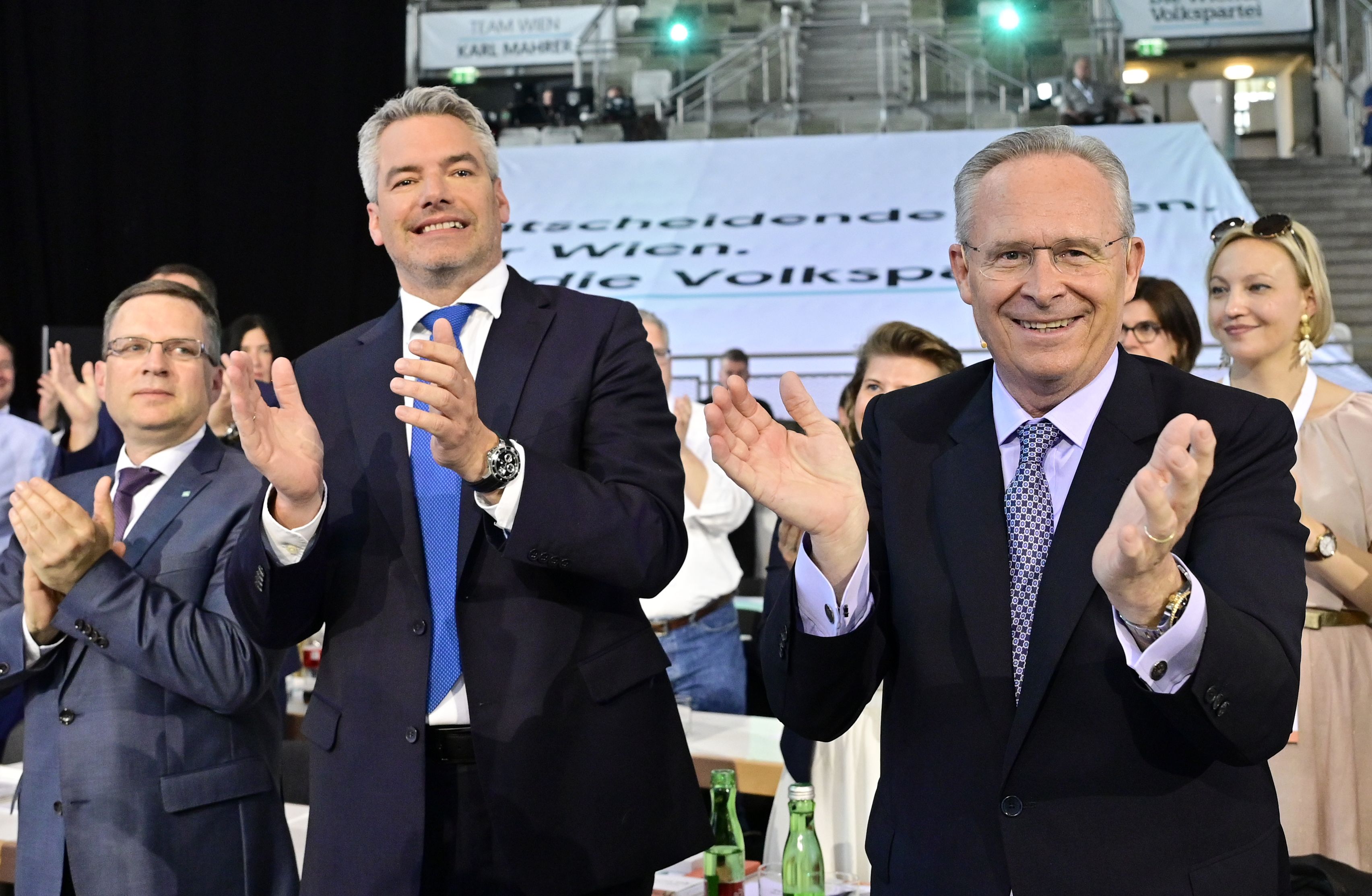 Laut ÖVP-Klubchef Wöginger werde man im Herbst über Anreize für längeres Arbeiten diskutieren.