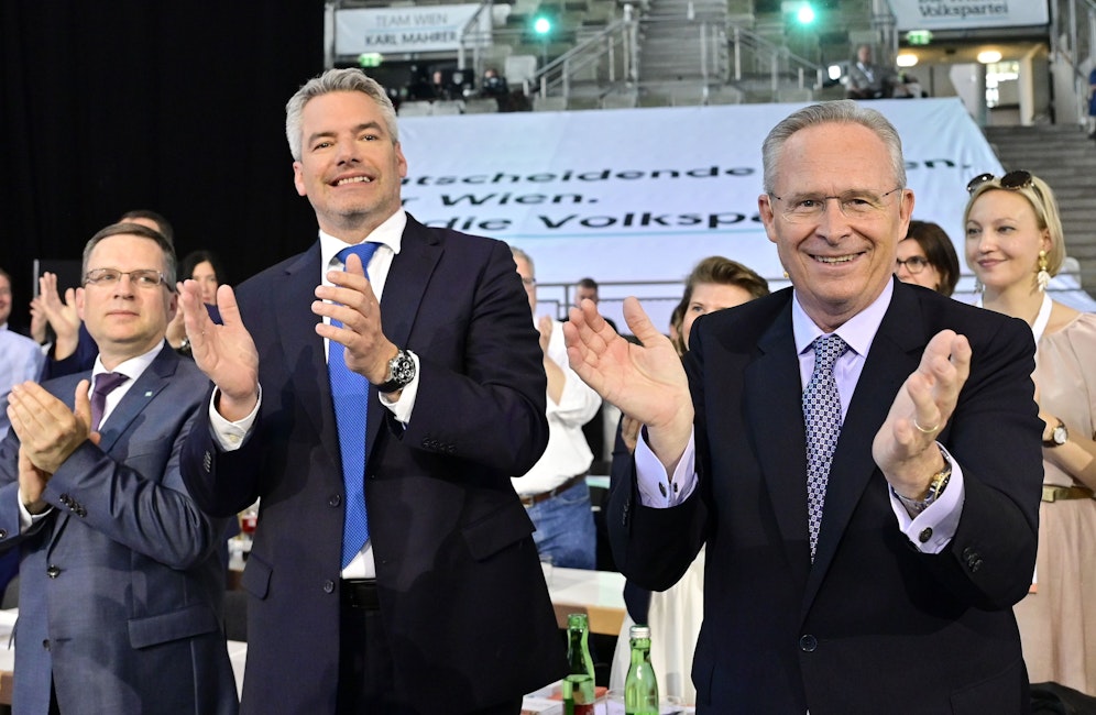 Laut ÖVP-Klubchef Wöginger (ganz links) werde die Partei im Herbst über Anreize für längeres Arbeiten diskutieren.