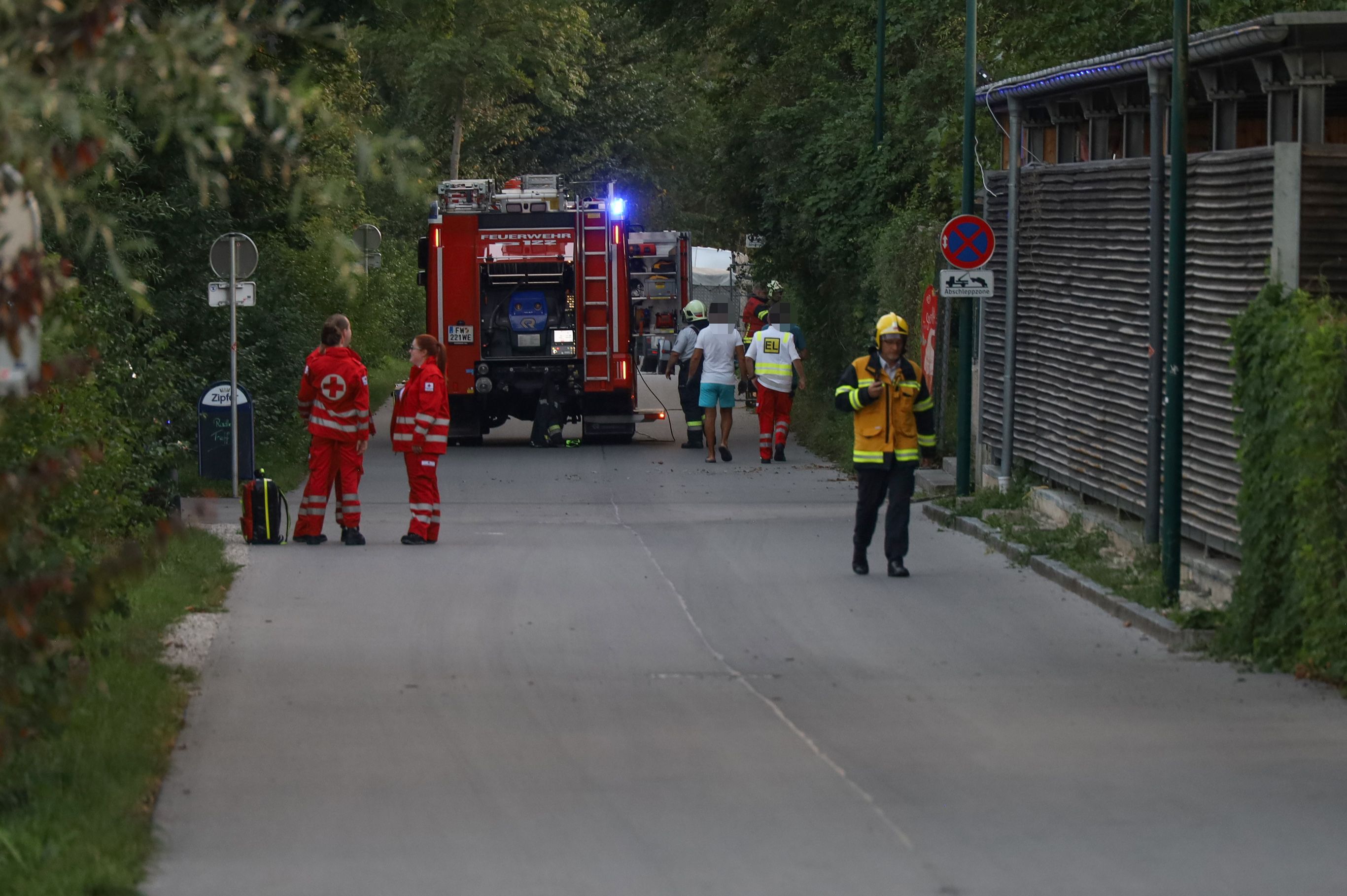 Die Feuerwehr wurde wegen eines Austritts von Chlorgas zu einem Erlebnisbad in Wels alarmiert. 