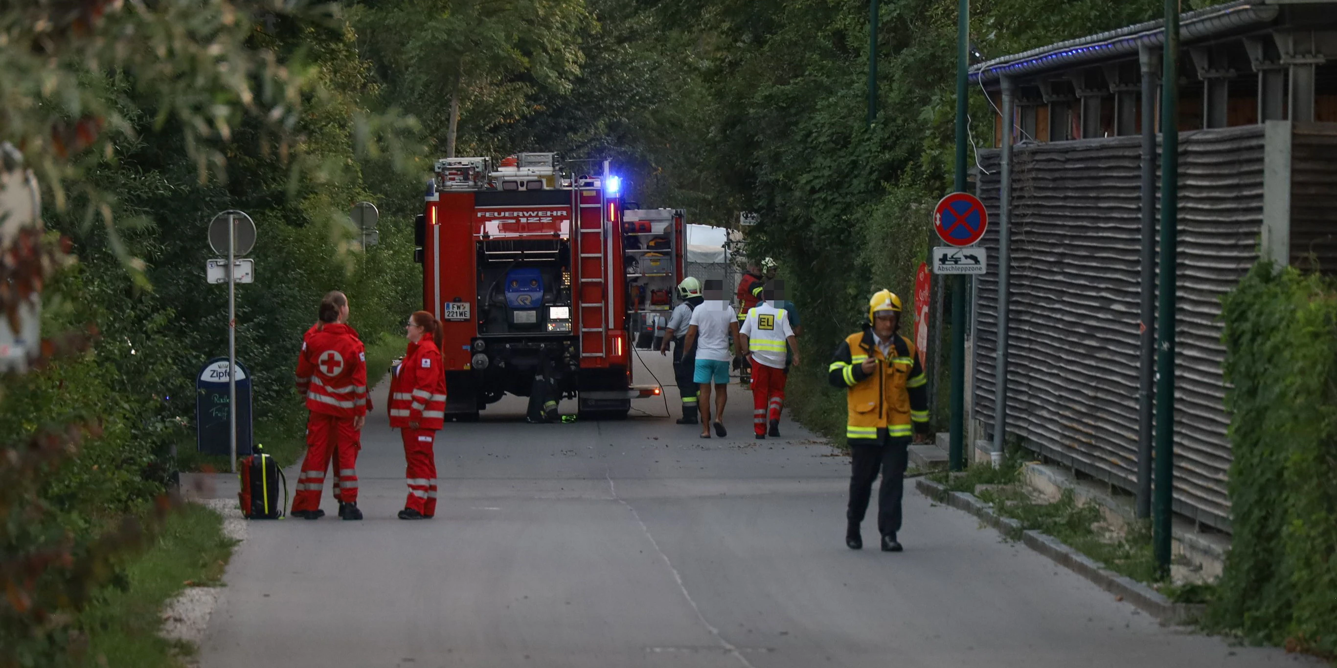 Die Feuerwehr wurde wegen eines Austritts von Chlorgas zu einem Erlebnisbad in Wels alarmiert. 
