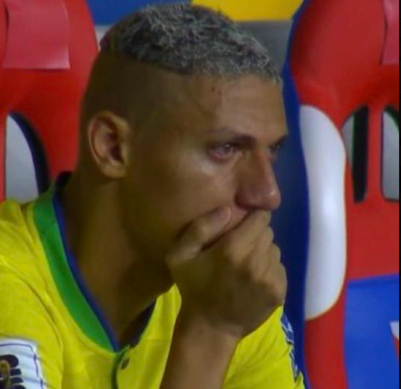 Tränen bei Brasilien-Star auf der Bank trotz 5:1-Sieg