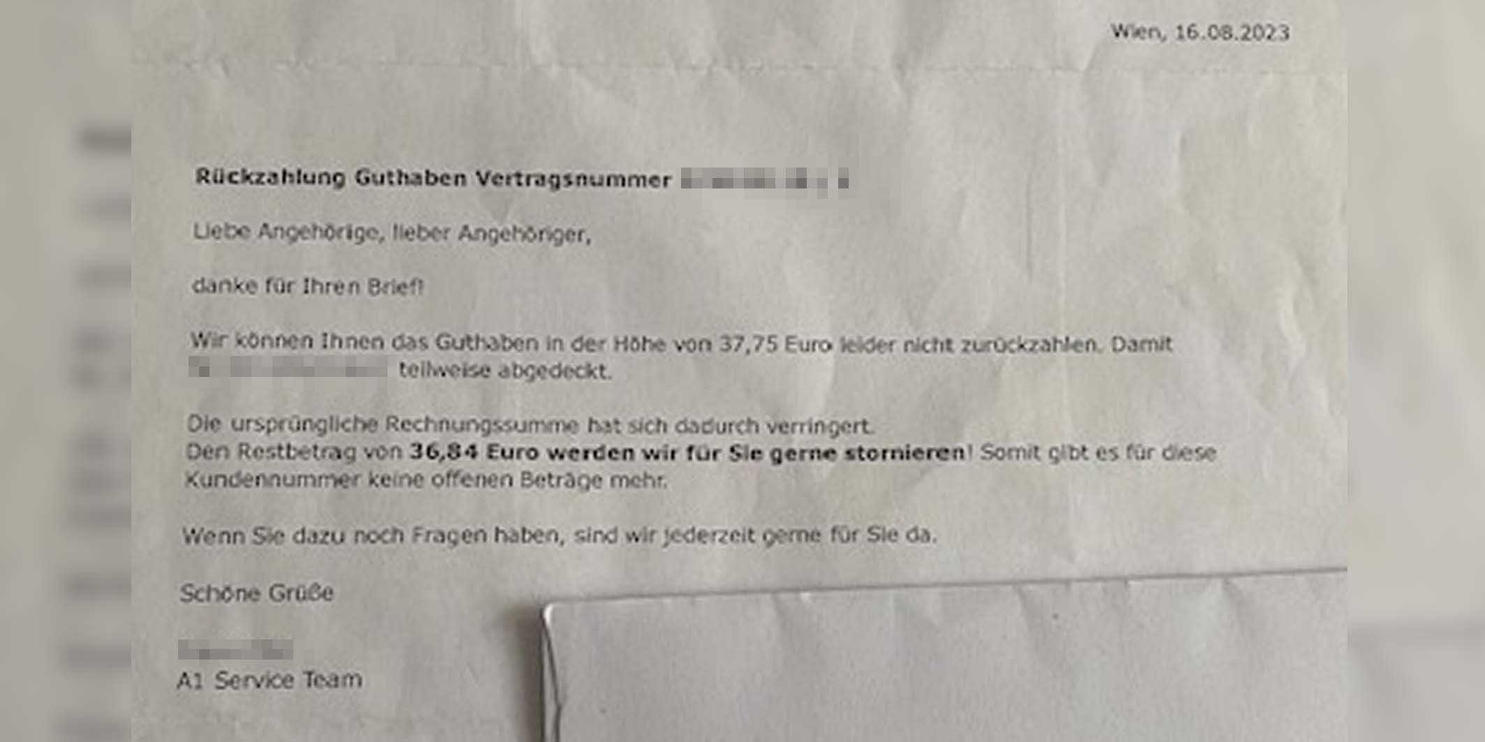 Kassandra ist aufgrund der Vorkommnisse mehr als verwirrt.