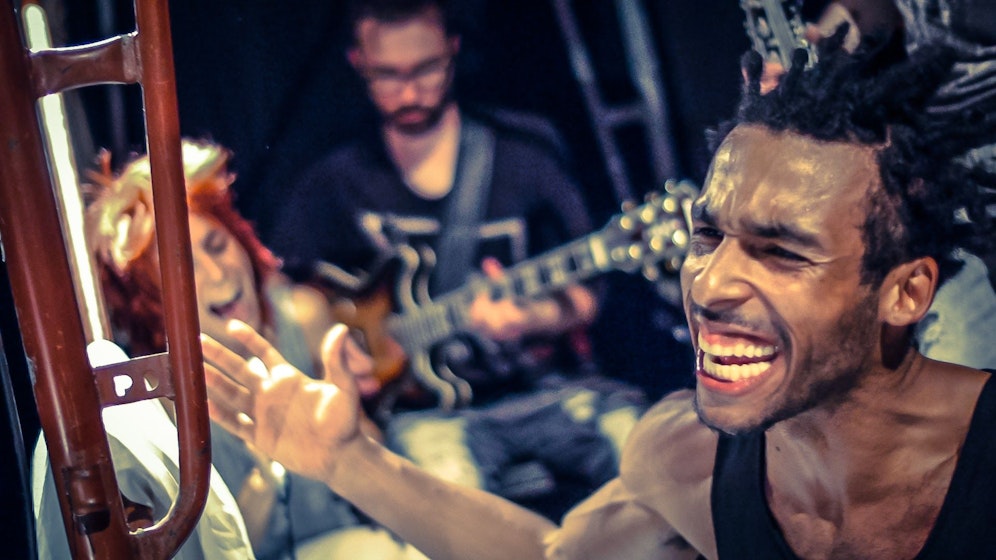 Pizzeria Anarchia ist Musik- und Tanztheater über das Recht auf Wohnen und ein musikalisches Highlight aus den vergangenen Musiktheatertagen.