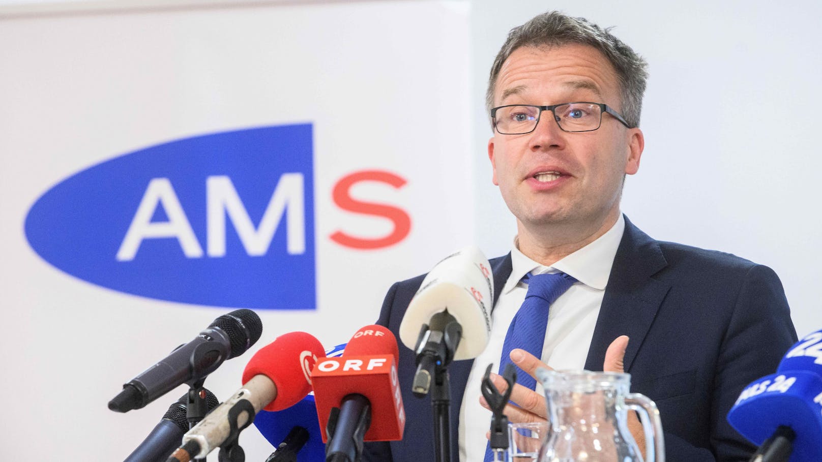 AMS-Chef drängt jetzt auf Sozialhilfe für Ukrainer
