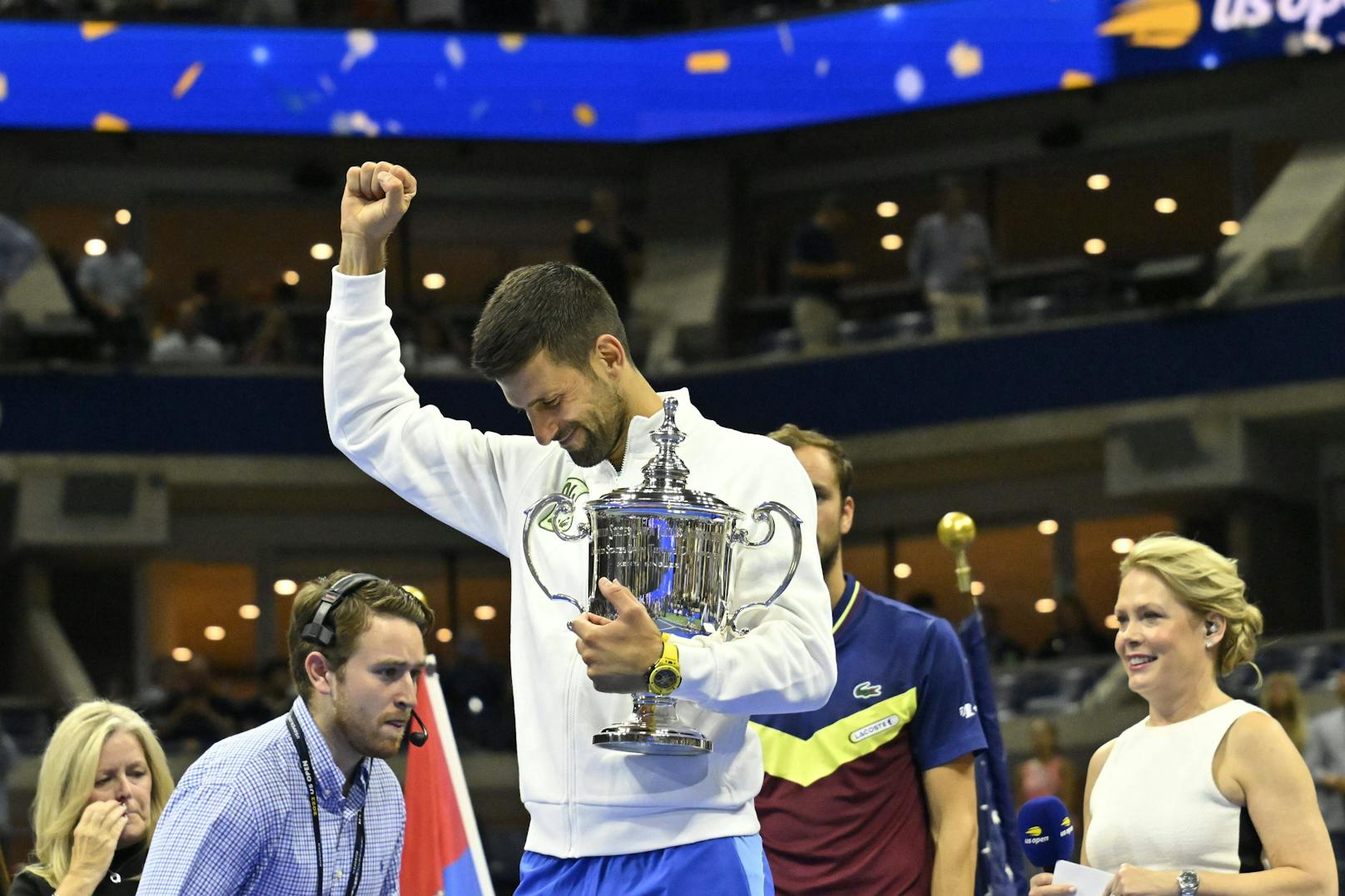 Novak Djokovic mit der 24. Grand-Slam-Trophäe.