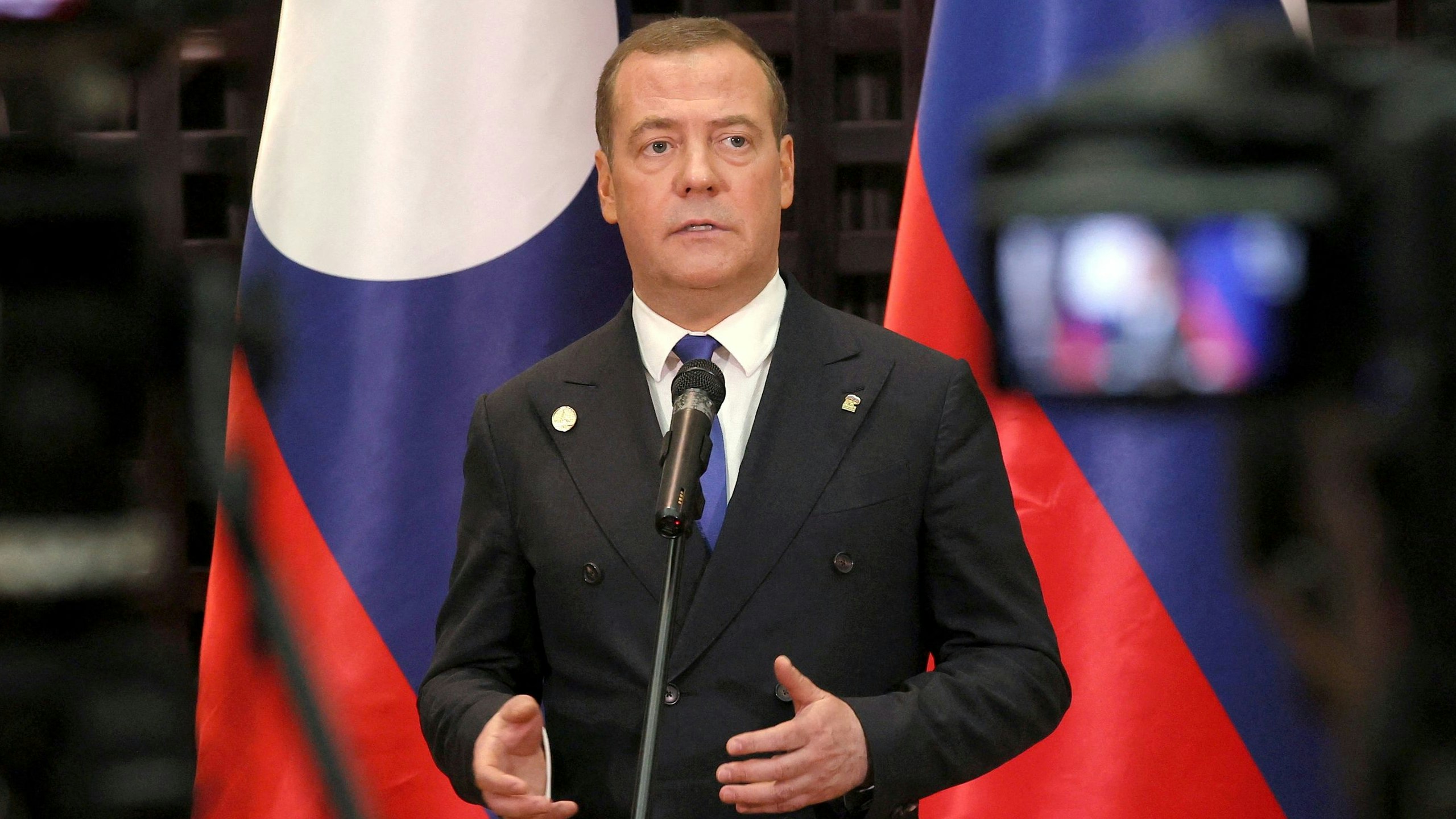 Dmitri Medwedew droht den USA.