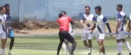 Spieler und Schiedsrichter waren nicht zimperlich