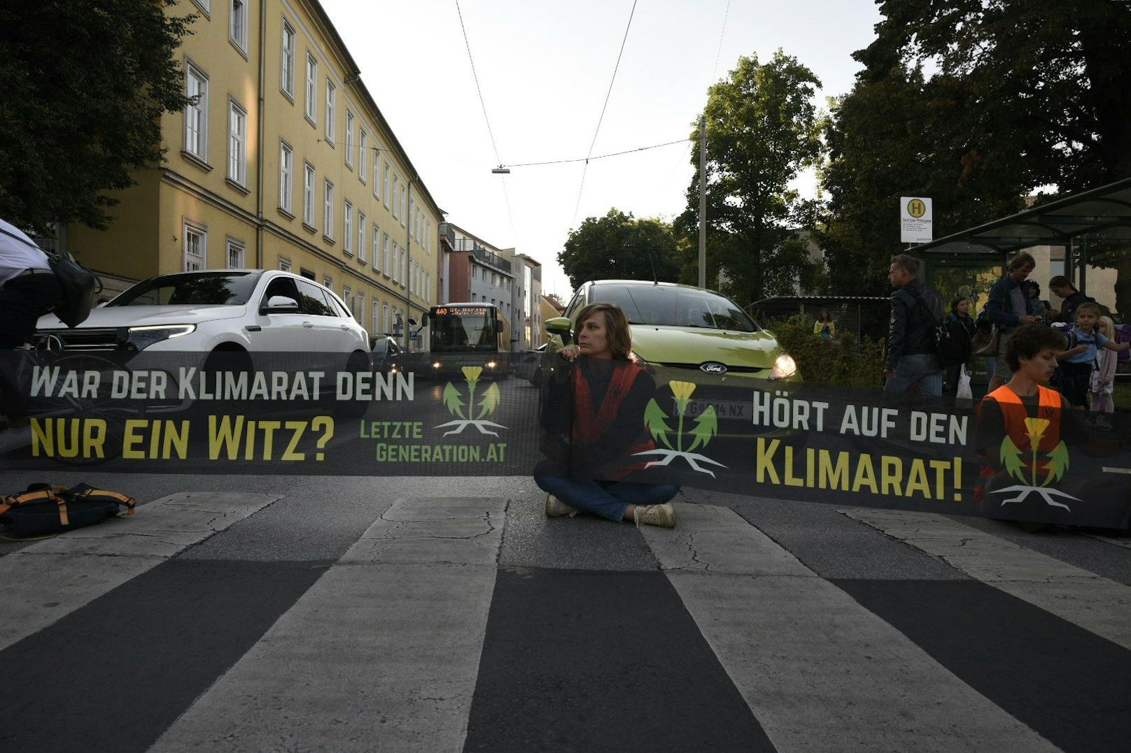 Montagfrüh war es wieder soweit! Dutzende Klima-Aktivisten gingen erneut auf die Straßen.