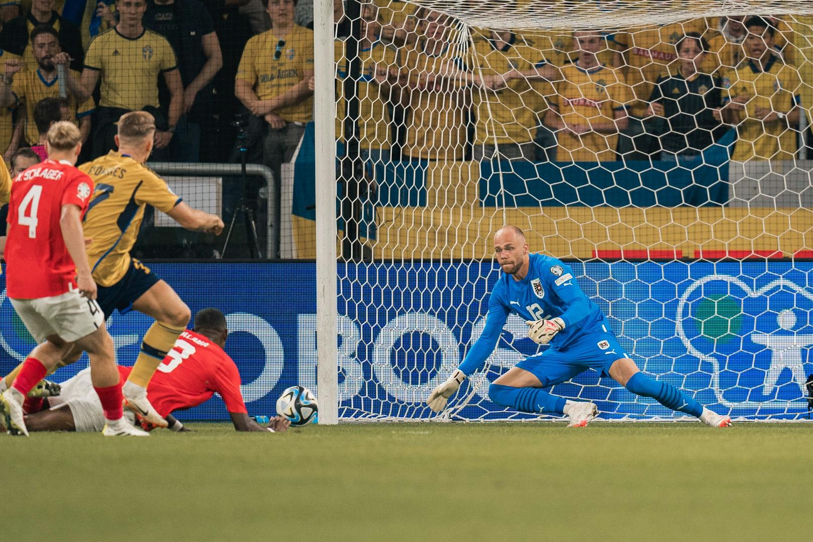 Alexander Schlager: Der 27-jährige Einsergoalie der Österreicher strahlte über das ganze Spiel Sicherheit aus. Schlager war bei hohen Bällen kompromisslos, hielt was zu halten war und war gegen eine, vor allem in der ersten Hälfte, starke Schweden-Offensive der Fels in der Brandung. Beim 3:1 der Schweden chancenlos.