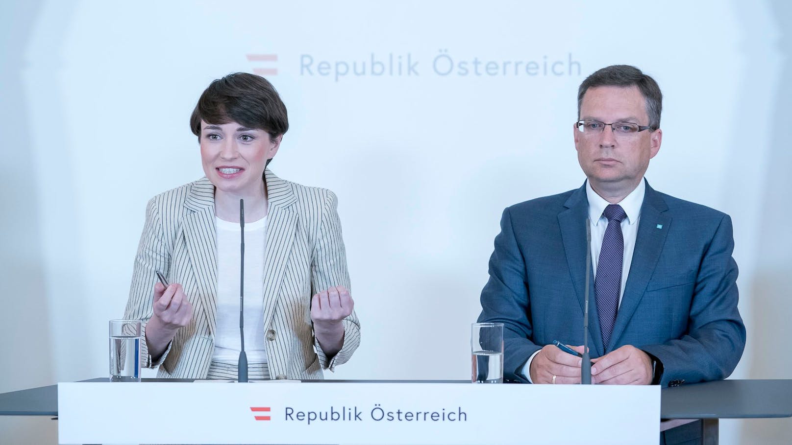 Sigrid Maurer (Grüne) und August Wöginger (ÖVP) versuchten zu beruhigen: "Es wird weiterverhandelt".