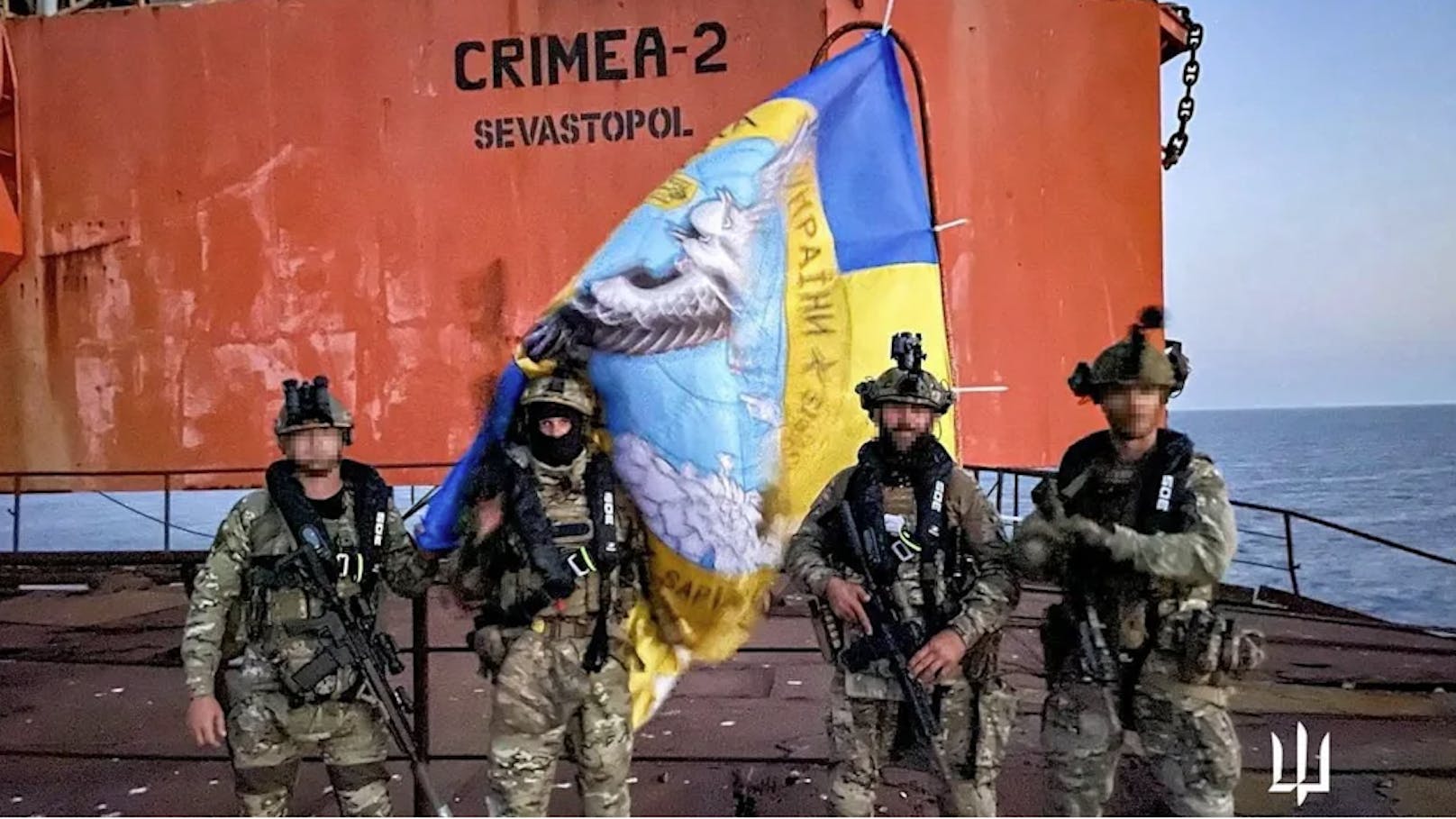Mitglieder des ukrainischen Militärgeheimdienstes nach der Zurückeroberung der Öl- und Gasplattformen „Boiko Towers“