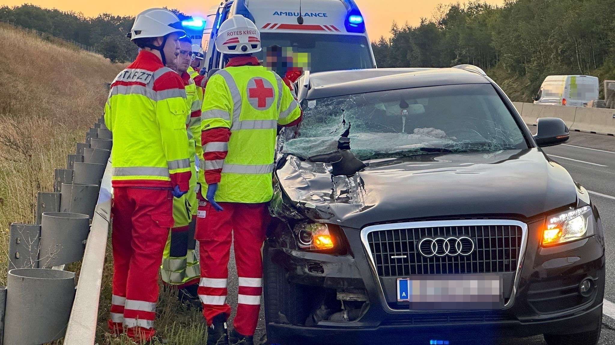 Der Pkw prallte gegen einen Sattelzug.