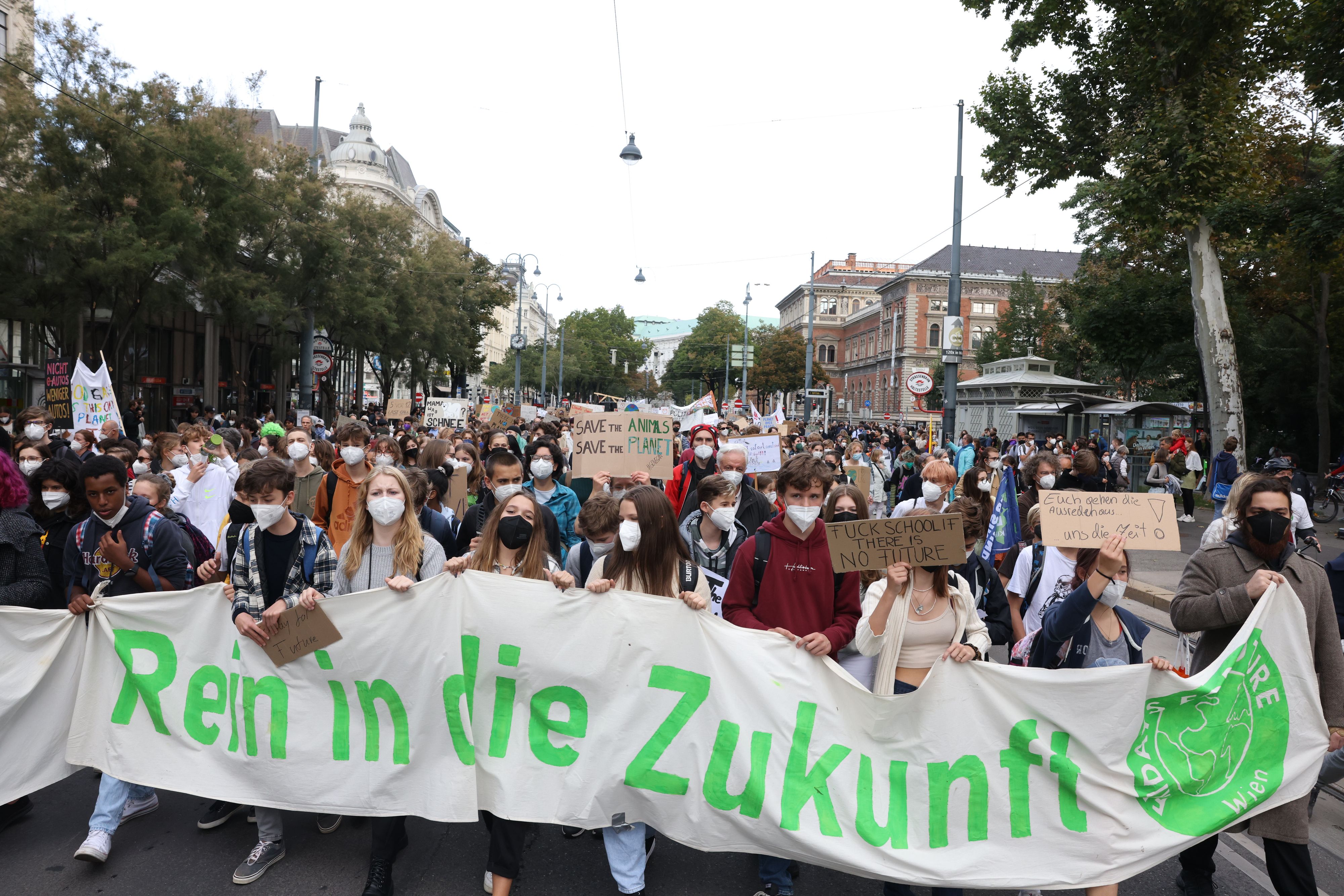 Teilnehmer beim globalen Klimastreik 2021 in Wien