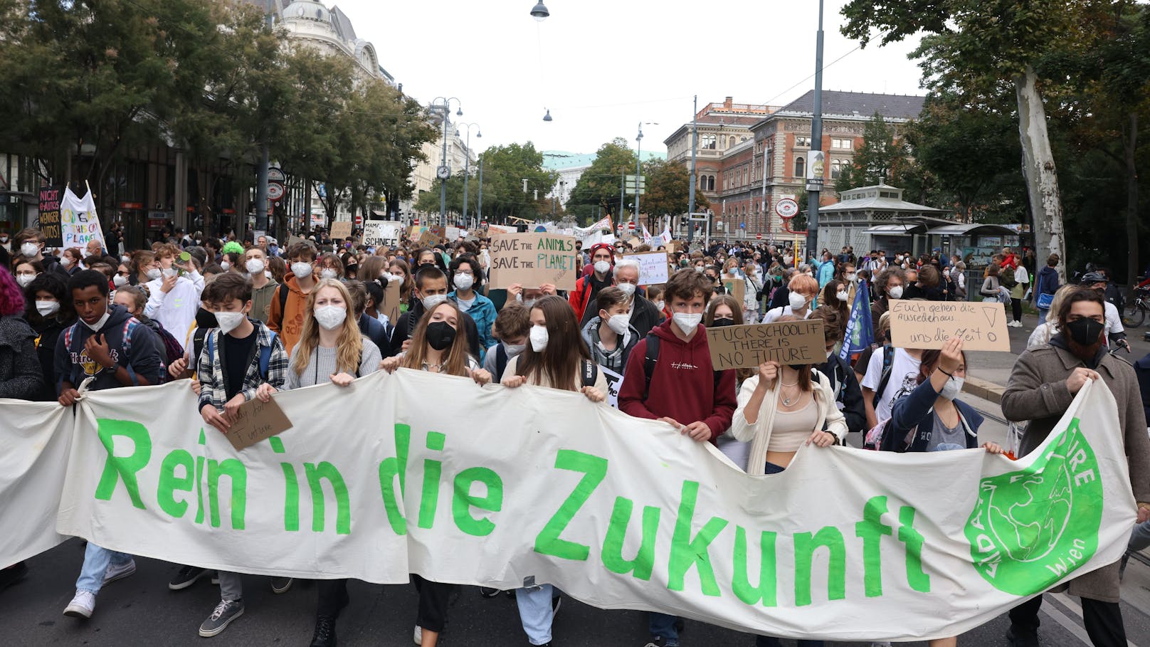 Teilnehmer beim globalen Klimastreik 2021 in Wien