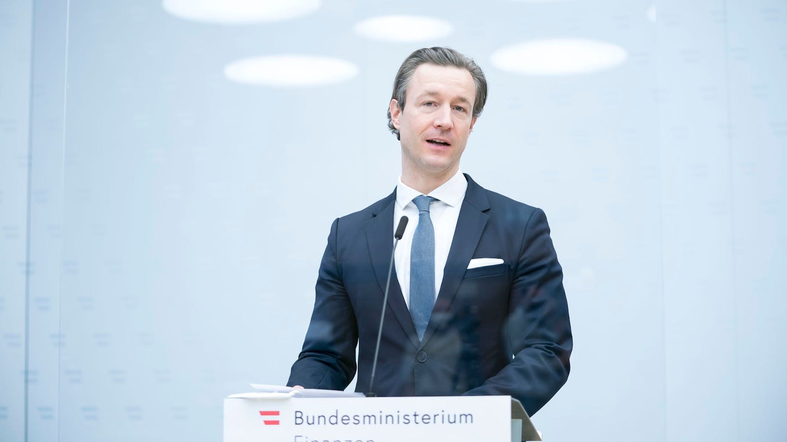 Am 2. Dezember 2021 trat Gernot Blümel von allen seinen Ämtern als Finanzminister und Wiener ÖVP-Chef zurück.