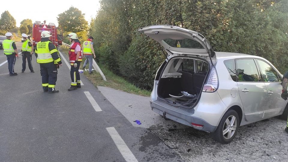 Der Biker wurde bei dem Crash schwer verletzt.